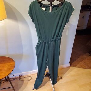 NWT Woman's Green Jumpsuit, Large,  Sleeveless, Casual, Business Casual, Trendy